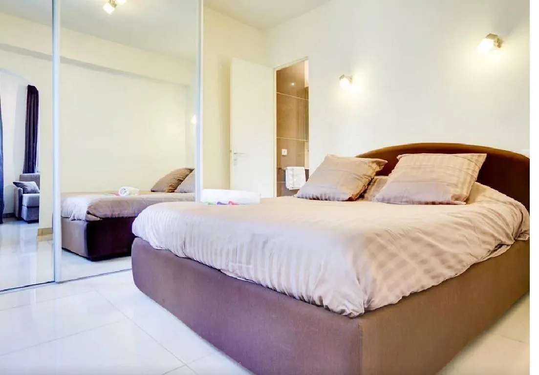 Notre Dame Bright Apartment Paris